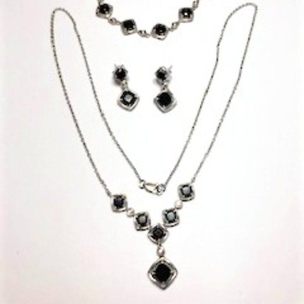 ⬇️⬇️Necklace, Bracelet & Earring Set